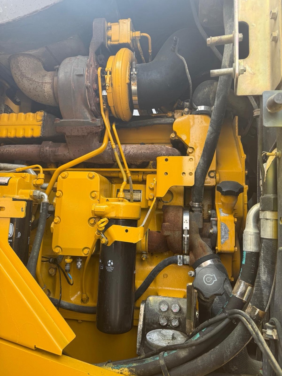 2012 John Deere 824K Wheel Loader, view 4