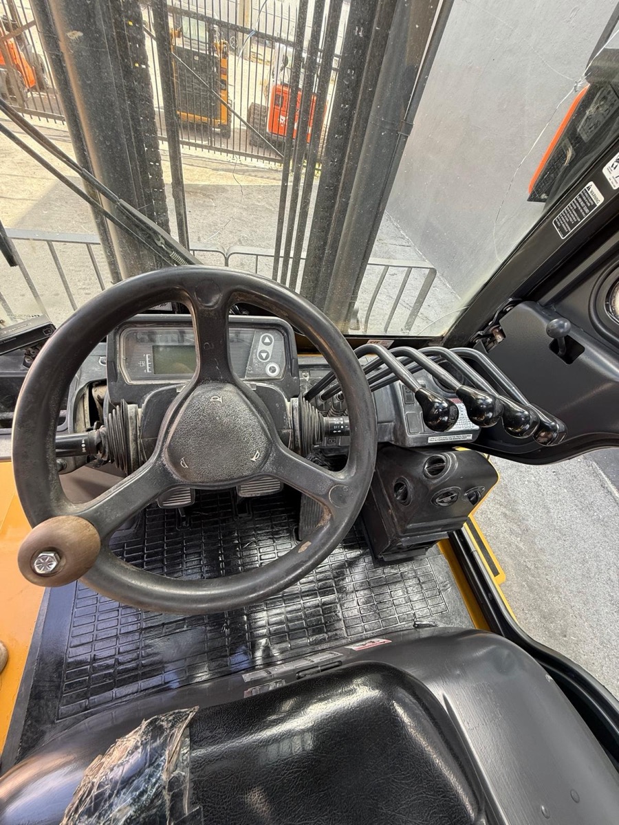 2014 Cat DP70N 12,300 lb Diesel Forklift, view 6