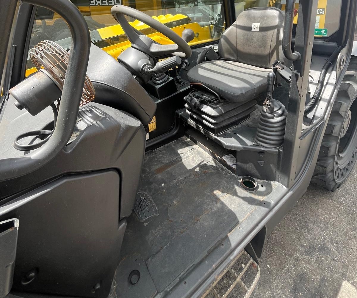 2014 JCB 507-42 7000lbs Telehandler, view 3