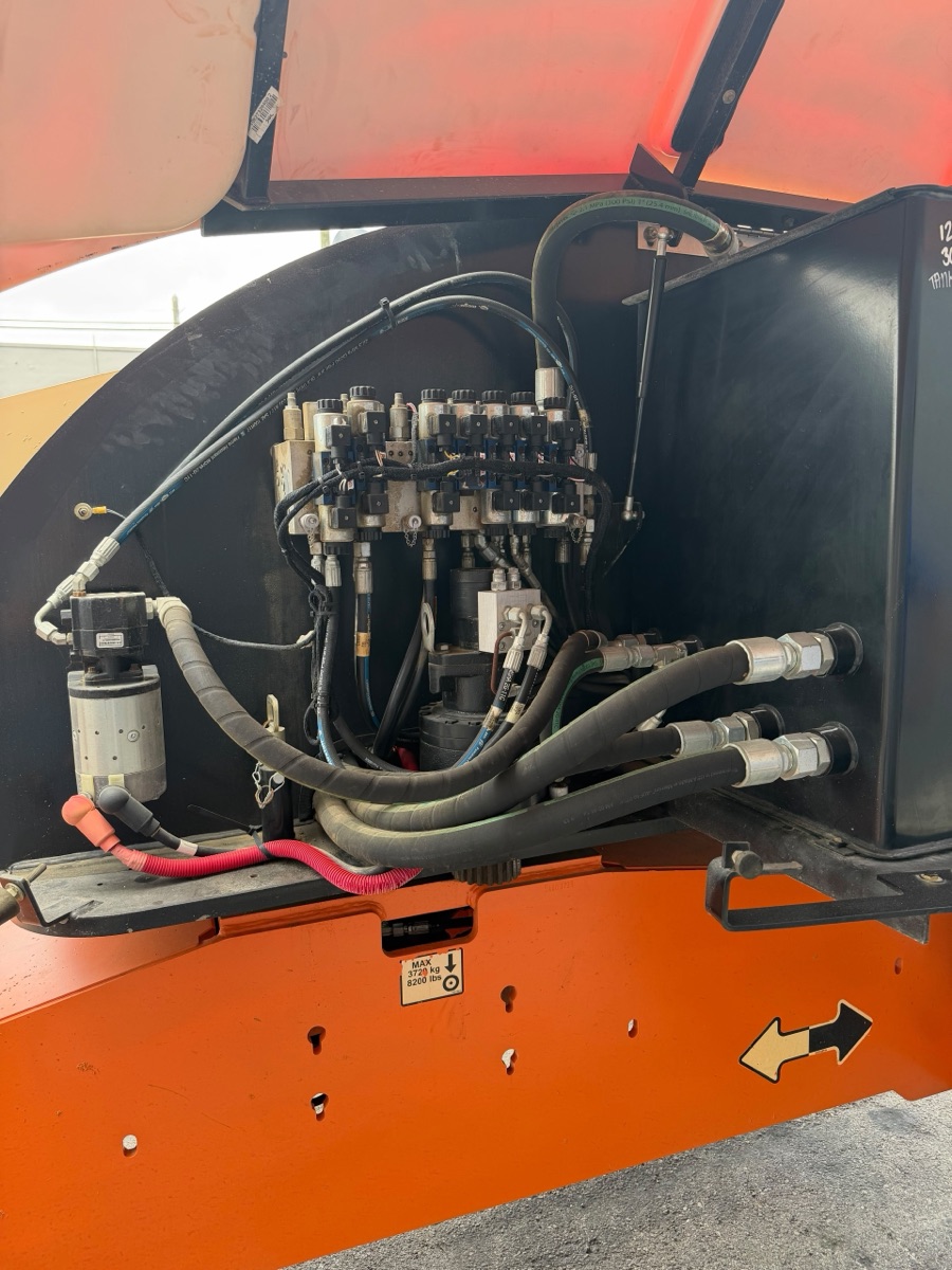 2014 JLG 400S 4WD Diesel Telescopic Boom Lift, view 6