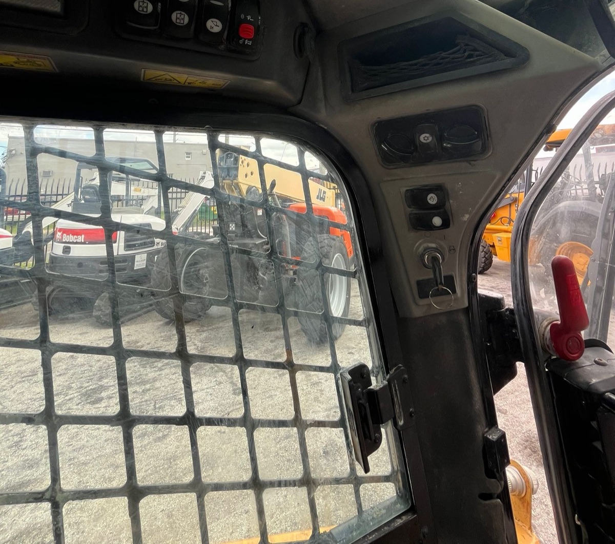 2015 Cat 226D, view 5