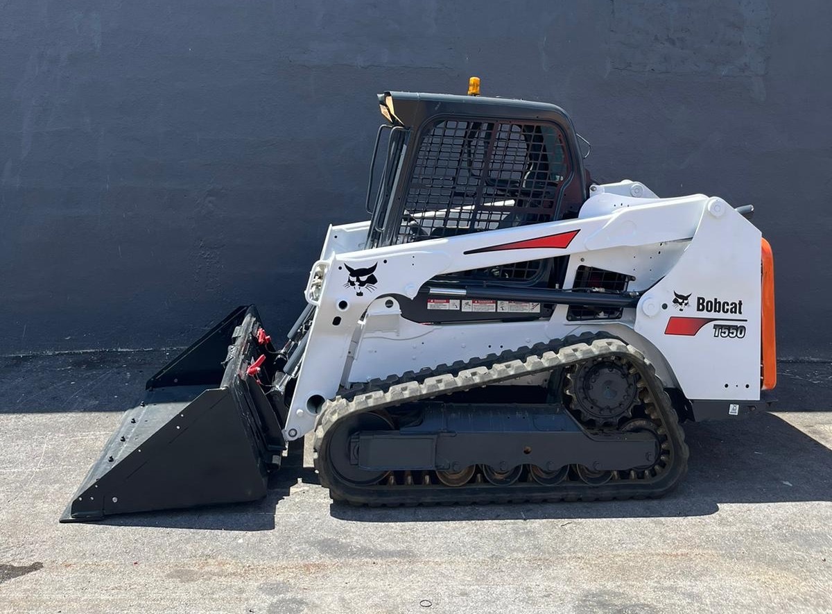 2017 Bobcat T550, view 2